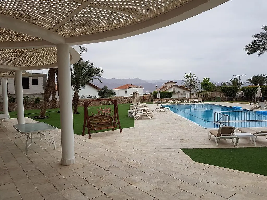 פנטהאוז יוקרתי עם בריכה פרטית דירה אילת