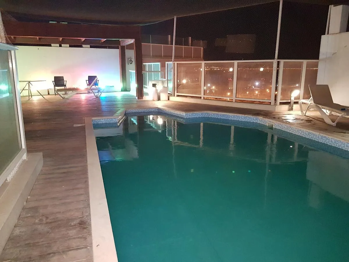 פנטהאוז יוקרתי עם בריכה פרטית ישראל